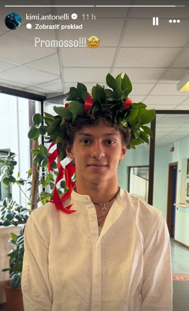 Andrea Kimi Antonelli po úspešne zvládnutých maturitách zverejnil túto fotku v príbehu na svojom instagrame. FOTO: print screen IG Kimi Antonelli