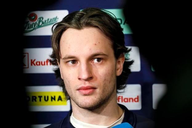 Libor Nemec odpovedá na otázky novinárov počas mediálneho programu slovenskej hokejovej reprezentácie.