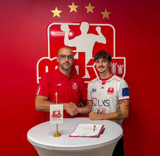 Dvojročnú zmluvu s vicemajstrovským tímom MŠK Považská Bystrica podpísal aj Samuel Kovács z HC Záhoráci (vpravo).
