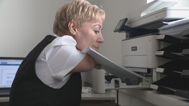 Paulína Csápaiová at work.