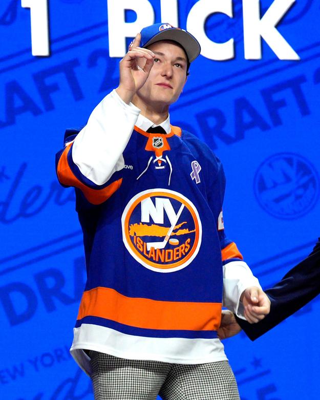 Dojatá jednotka NHL draftu 2025, Matthew Schaefer.