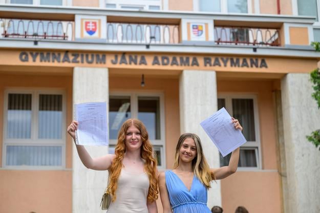 Many schools wrapped up the school year as early as Friday. Students at the Ján Adam Rayman Grammar School in Prešov, eastern Slovakia, show off their report cards after the end-of-year ceremony on June 27, 2025.