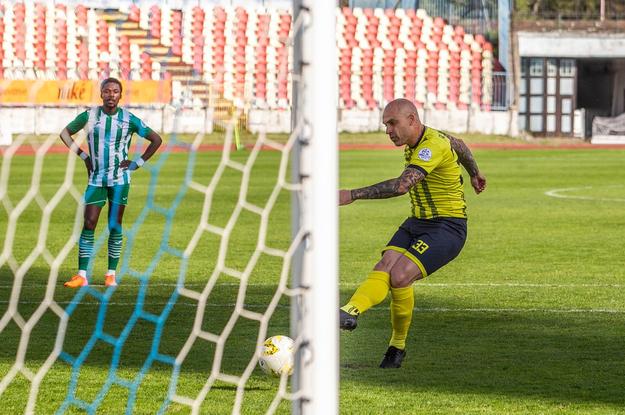 Juraj Piroska (vpravo) patrí stále k oporám "žlto-čiernych".