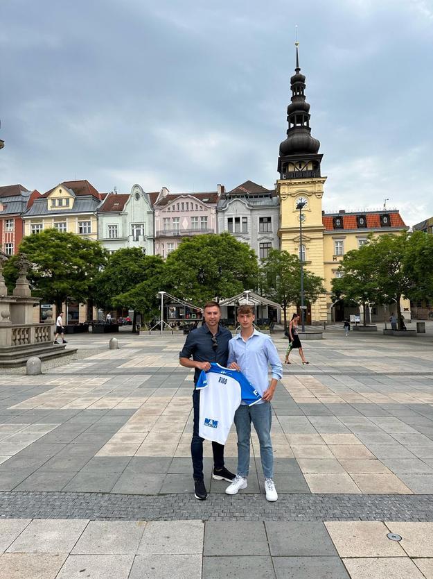 Tomáš Rigo (vpravo) spoločne s hráčskym agentom Martinom Štěpanovským.