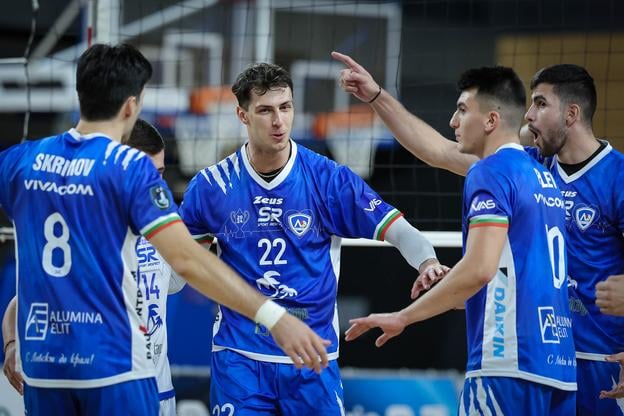 Firkaľ si v minulej sezóne s Levski Sofia zahral aj v Lige majstrov, na staronovom pôsobisku mu zostane dres s číslom 22.