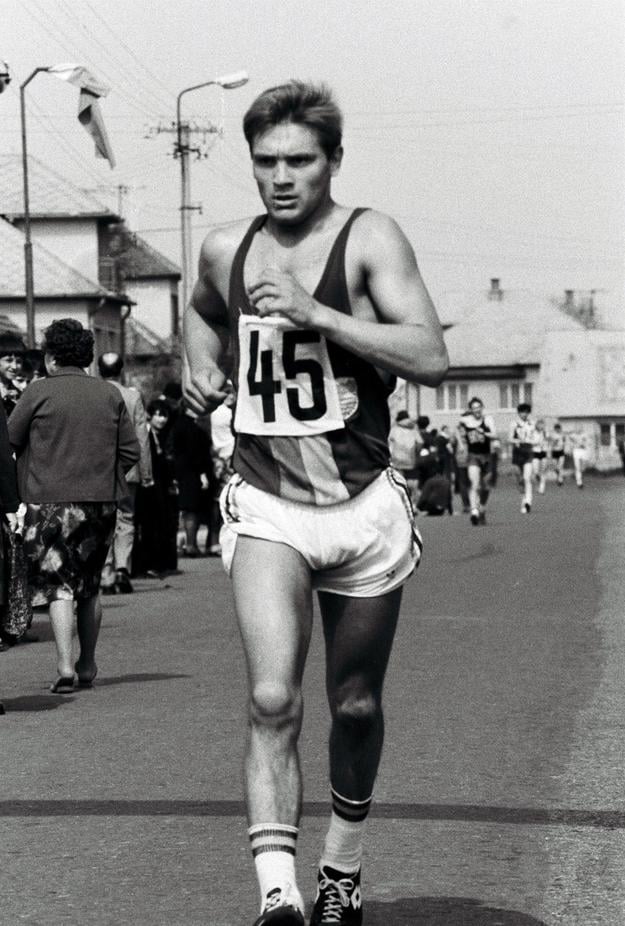 Slovák Jozef Pribilinec, zlatý medailista z OH 1988 v Soule v chôdzi na 20 km. Na archívnej snímke na medzinárodných chodeckých pretekoch 24. mája 1980 v Borskom Mikuláši.