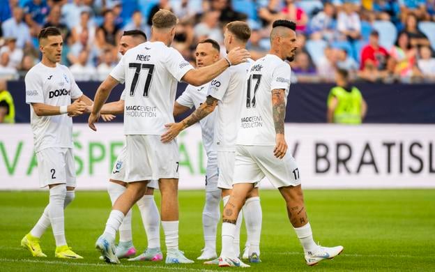Na snímke Adam Nemec a Marek Hamšík oslavujú gól počas rozlúčkového zápasu s Marekom Hamšíkom na Národnom futbalovom štadióne 5. júla 2025 v Bratislave.