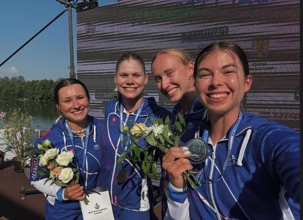 Sme najlepšie v Európe! Očividne si toto hovorili po zlatom triumfe v K4 v Rumunsku (zľava) Réka Bugárová, Sofia Bergendiová, Hana Gavorová a Bianka Sidová.