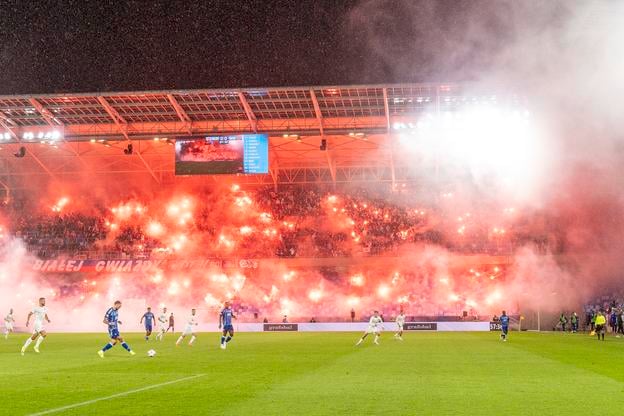 Atmosféra na štadióne Slovana počas zápasu s Wislou Krakov.