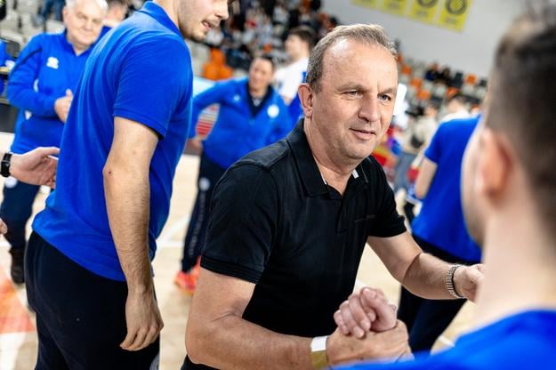 Prezident volejbalového klubu Peter Novák po zisku majstrovského titulu. 