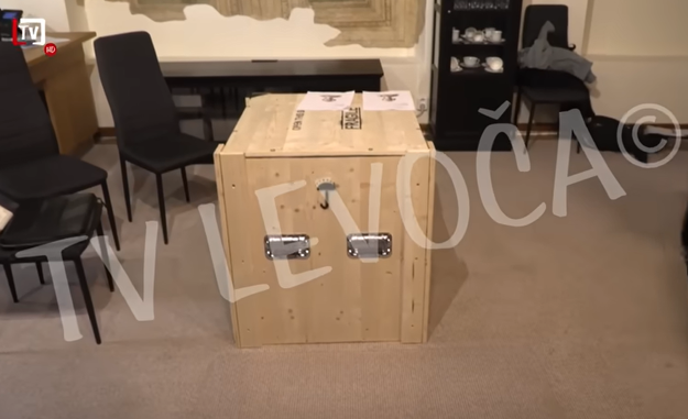 A private firm charged the ministry nearly €7,000 for the box and a further €1,168.50 for the actual transport of the artwork.