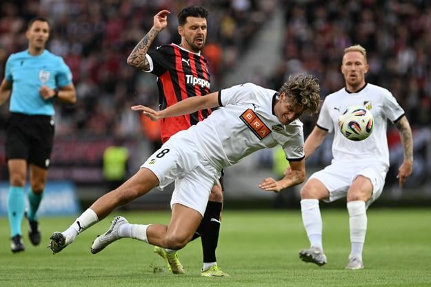 Michal Ďuriš a hráč Häckenu Silas Andersen počas zápasu 1. predkola Európskej ligy medzi FC Spartak Trnava a BK Häcken v Trnave.