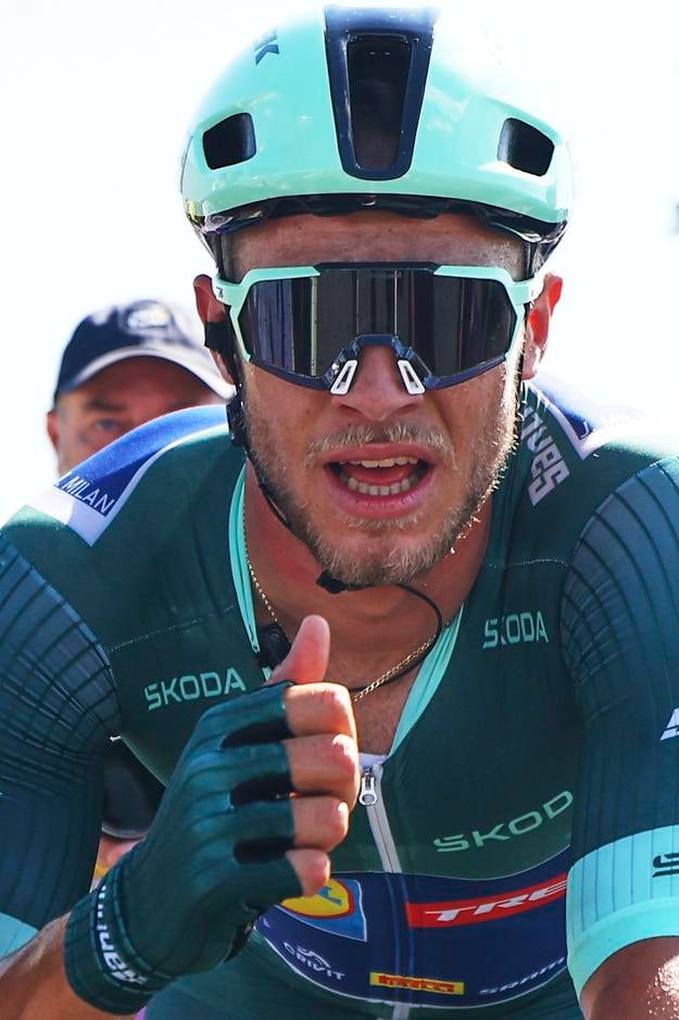 Jonathan Milan z tímu Lidl-Trek sa raduje z víťazstva v 8. etape cyklistických pretekov Tour de France.
