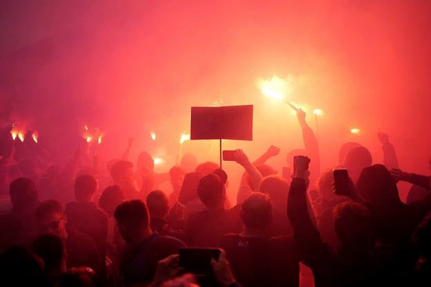 Fanúšikovia Crystal Palace na proteste.
