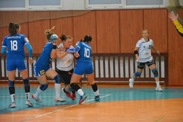 Na sklonku kariéry si najlepšia kanonierka slovenskej reprezentácie (v strede v bielom drese) zahrala v drese Serede aj proti Šali, s ktorou bola v minulosti sedemnásobnou majsterkou Slovenska.
