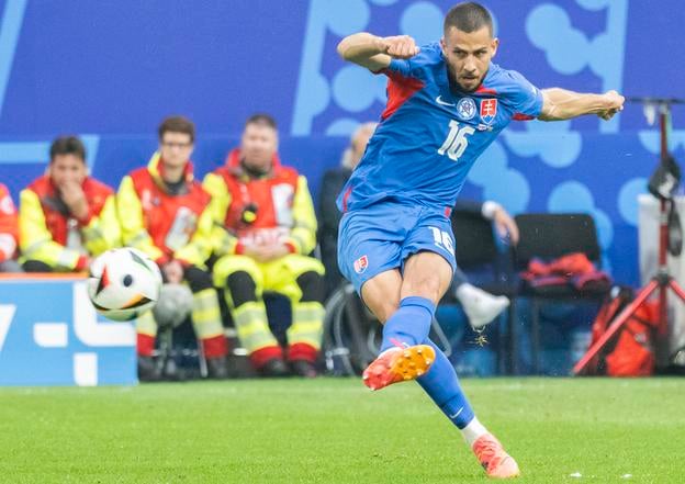 Dávid Hancko (Slovensko) počas zápasu základnej E-skupiny Slovensko - Ukrajina na ME 2024.