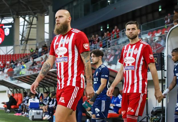 Niňaj strávil najlepšie roky v zahraničí v rumunskom klube Sepsi.