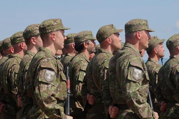 Forty participants of the pilot training programme for the National Defence Forces (NOS)—including President Peter Pellegrini and Defence Minister Robert Kaliňák (Smer, in the picture in the centre)—took a ceremonial military oath on Sunday at the General M. R. Štefánik’s Mound on Bradlo Hill.