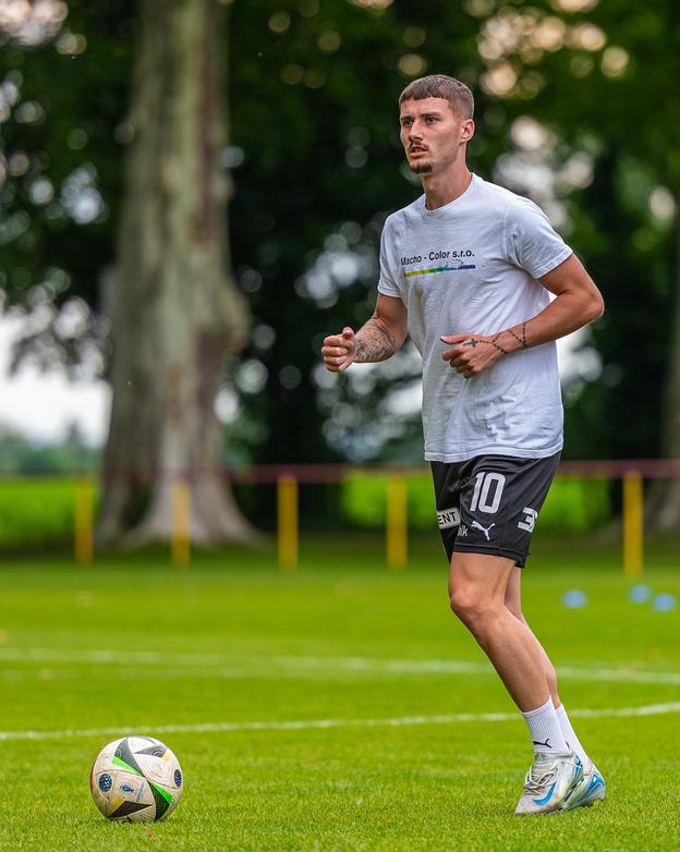 Útočník Denis Druga nastrieľal v minulom ročníku sedem gólov, v Malženiciach sa spoliehajú aj teraz na jeho kanonierske schopnosti.