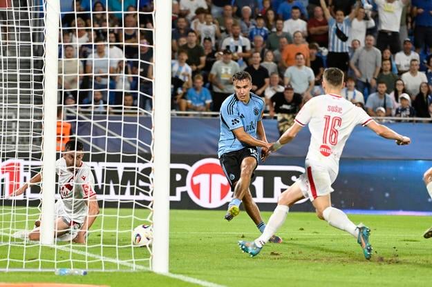 David Strelec (Slovan, in the middle) is about to score the second goal of his team. Slovan Bratislava won 4-0 over Zrinjski Mostar in the first leg of the Champions League qualification. 
