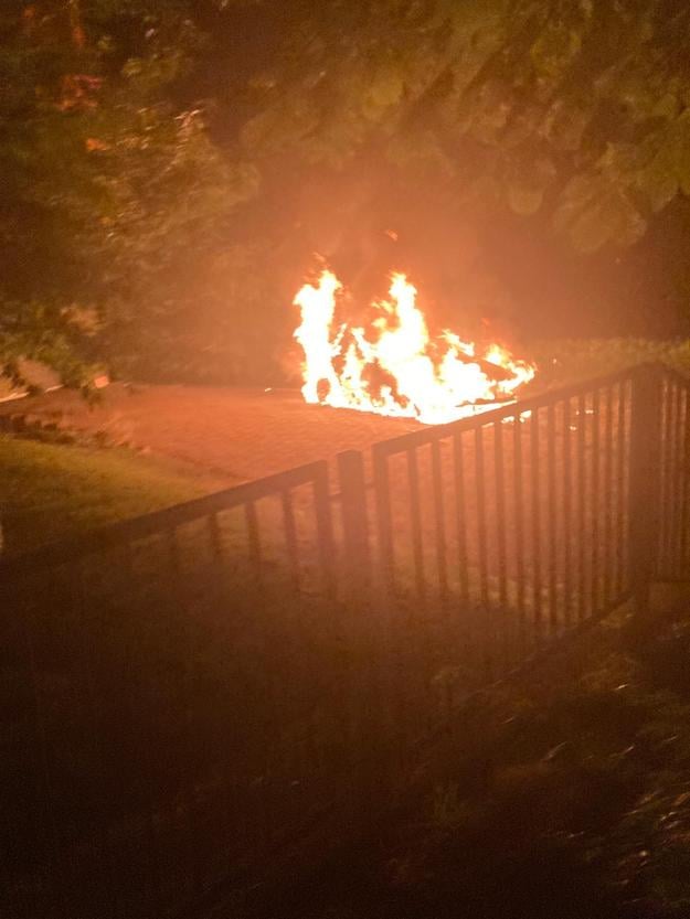 Plamene zachvátili auto Ivana Gondora.