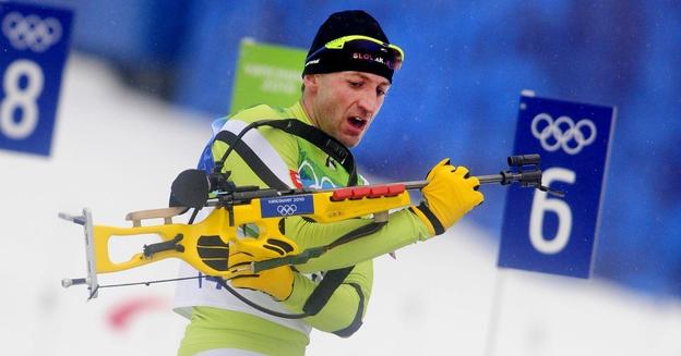 Pavol Hurajt počas streľby na olympiáde vo Vancouvri