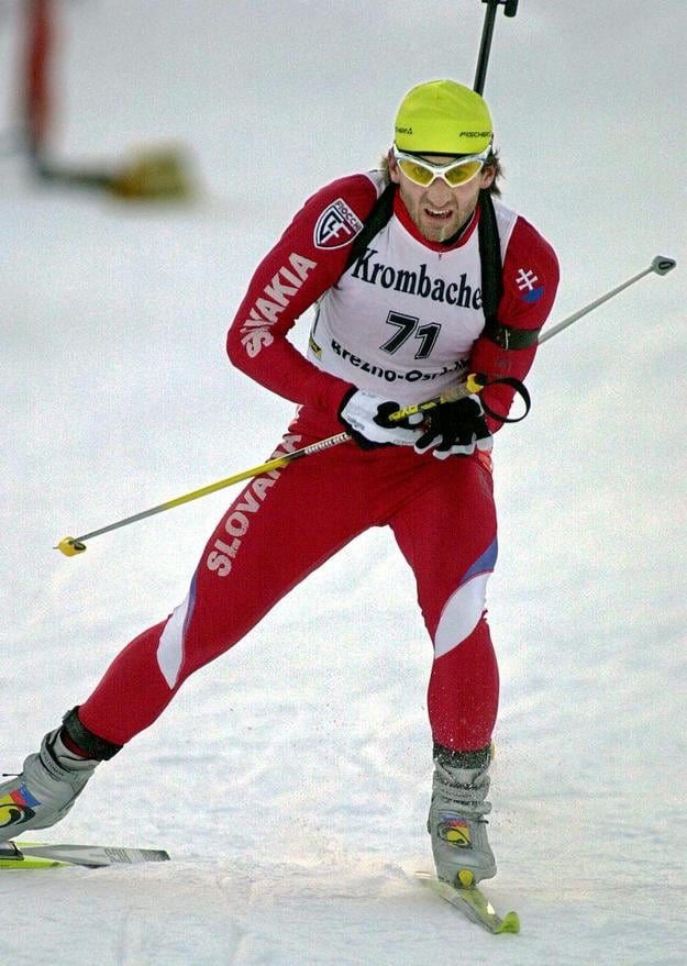 Pavol Hurajt počas rýchlostných pretekov mužov na Svetovom pohári v biatlone v Osrblí, v roku 2002.