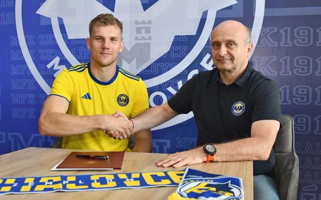 Ivan Gondor po podpise zmluvy s litovským reprezentantom Gytisom Paulauskasom