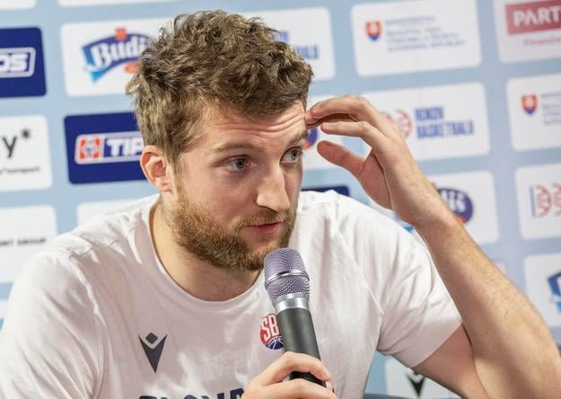 David Abrhám počas tlačovej konferencie, vlani v októbri.