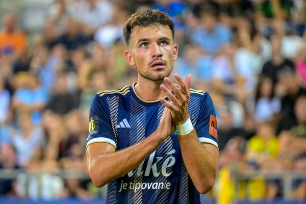 Na snímke Roman Čerepkai (Košice) ďakuje fanúšikom za podporu počas prvého zápasu 2. predkola futbalovej Konferenčnej ligy FC Košice - FC Neman Grodno.