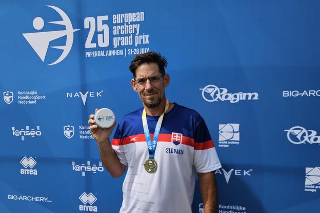 Jozef Bošanský so zlatom v Arnheme.