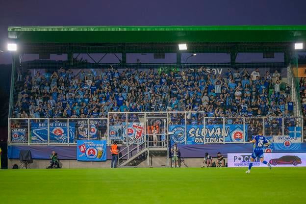 Fanklub Slovana Bratislava počas zápasu 1. kola futbalovej Niké ligy FC Tatran Prešov - ŠK Slovan Bratislava v Prešove.