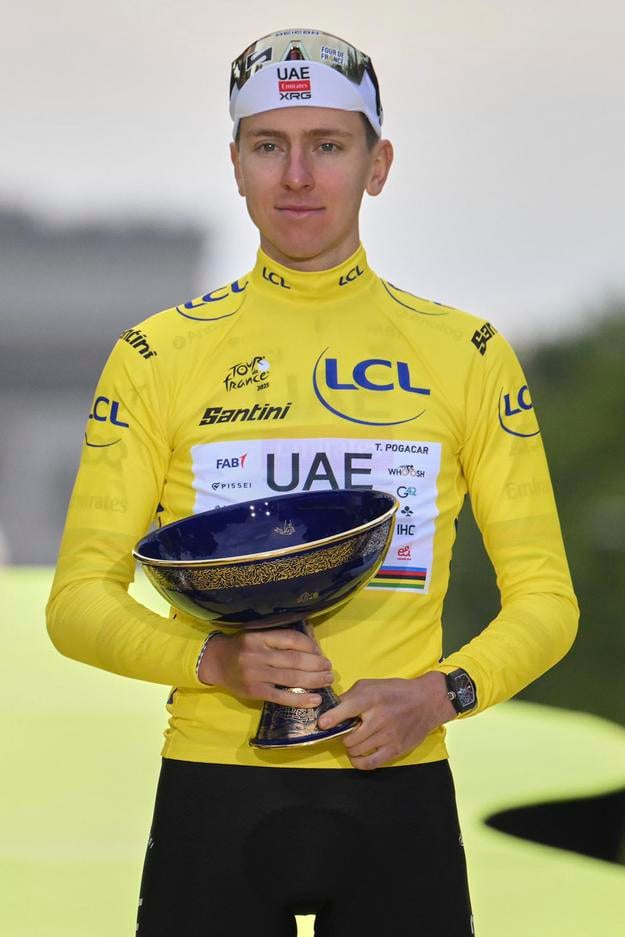 Slovinský cyklista Tadej Pogačar sa štvrtým celkovým triumfom na Tour de France vyrovnal Britovi Christopherovi Froomovi.