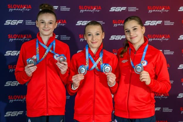 From left: Artistic gymnasts Nela Ostrihoňová, Lucia Piliarová a Lilly Murínová with their respective medals.