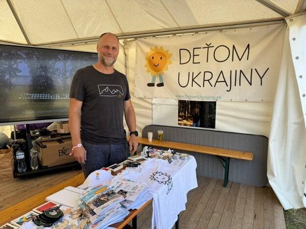 Павол Пекарчік у наметі "Дітям України"