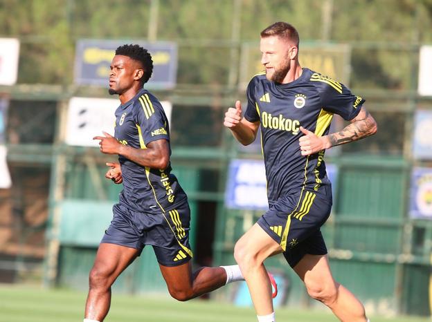 Milan Škriniar (vpravo) na prvom tréningu po návrate.