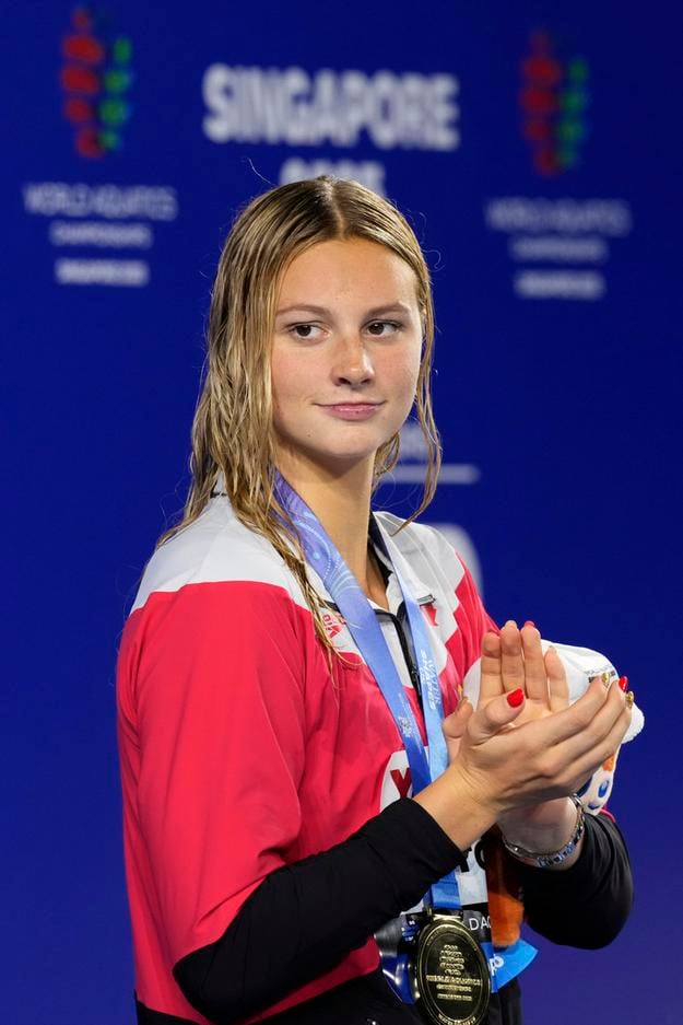 Kanadská plavkyňa Summer McIntoshová sa v Singapure stala štvornásobnou majsterkou sveta.