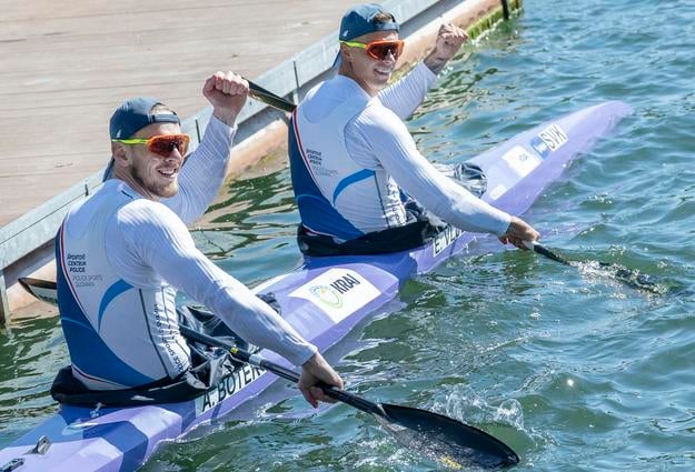 Csaba Zalka (vpredu v lodi) a Adam Botek zvládli na slovenskom šampionáte úlohu favoritov v K2 na 500 metrov.