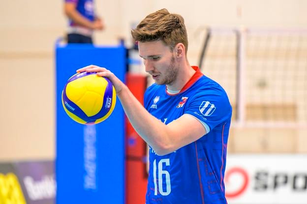 Jakub Kováč (Slovensko) počas prípravného volejbalového zápasu mužov medzi reprezentáciami Slovenska a Čile v Žiline.