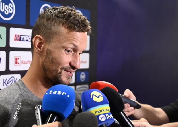 Na snímke kapitán HC Košice Michal Chovan počas rozhovoru s novinármi pred začiatkom letnej prípravy.