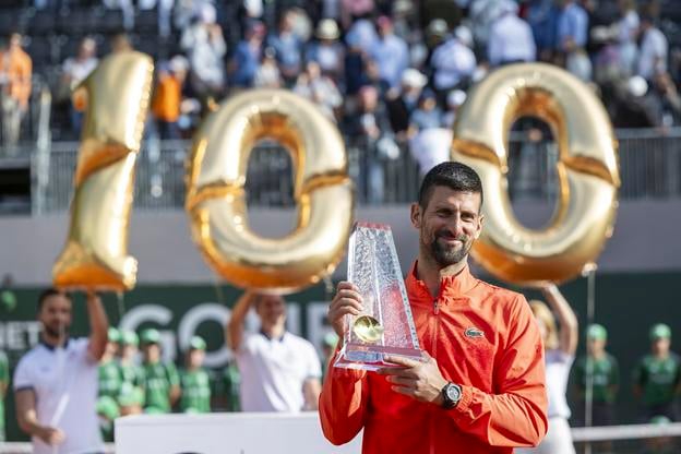 V máji v Ženeve Srb oslávil jubilejný 100. turnajový titul v kariére.