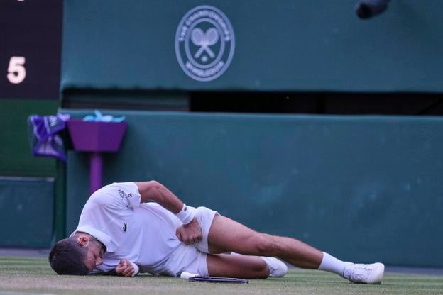 Vo štvrťfinále Wimbledonu sa Djokovič nešťastne pošmykol a zranil si slabiny.