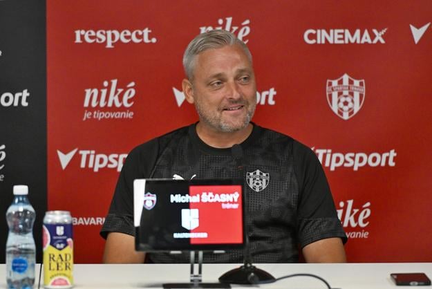 Tréner Trnavy Michal Ščasný počas tlačovej konferencie pred 3. predkolom Konferenčnej ligy medzi CS Universitatea Craiova a FC Spartak Trnava v Trnave.