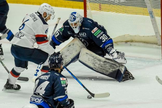 Maďarský reprezentant Ádám Vay bol najlepší brankár základnej časti extraligy 2024/25.