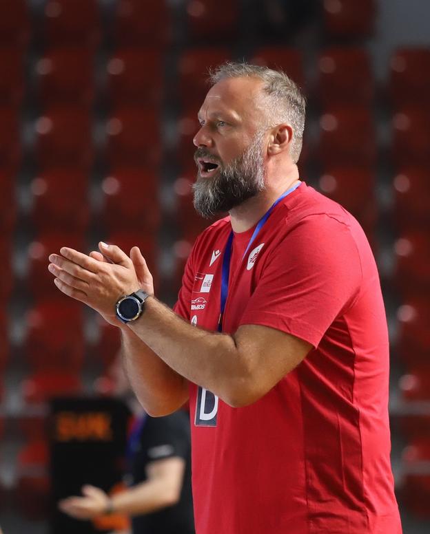 Jana Beňadika vymenovali za trénera hádzanárskej reprezentácie žien SR v januári 2025, svoje zverenky viedol v II. fáze kvalifikácie MS 2025 proti Švajčiarsku.