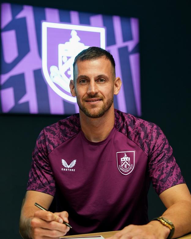 Martin Dúbravka podpísal s FC Burnley ročný kontrakt.