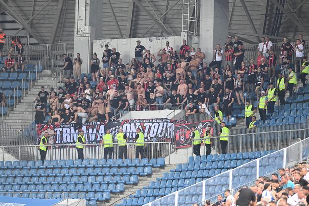 Fanúšikovia Spartaka Trnava na štadióne Iona Oblemenca.