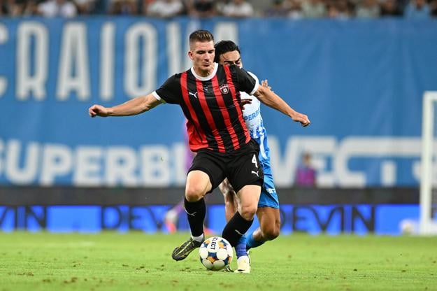 Libor Holík a Stefan Baiaram počas prvého zápasu 3. predkola Konferenčnej ligy medzi FC Universitatea Craiova a FC Spartak Trnava.