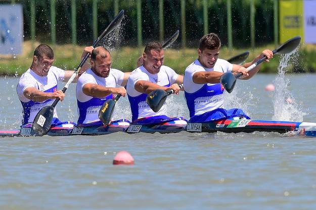 Slovenský štvorkajak v zostave (zľava) Tibor Linka, Juraj Tarr, Erik Vlček a Denis Myšák sa stal pred desiatimi rokmi v Miláne jasne majstrom sveta, potom na OH 2016 v Brazílii získal striebro.