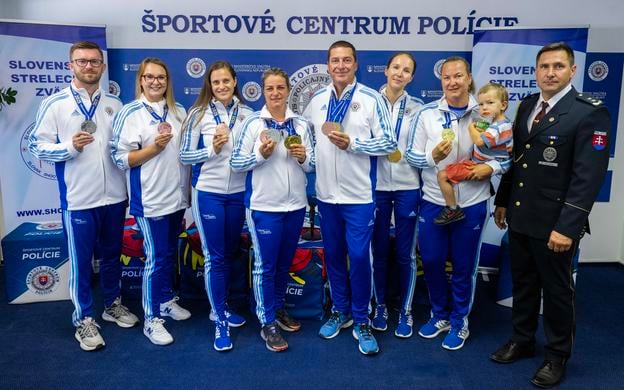 Sport shooters (l-r) Filip Marinov, Diana Beníková, Danka Hrbeková, Zuzana Rehák-Štefečeková, Erik Varga, Nikola Molnárová, Jana Špotáková, and the director of the Police Sports Centre (ŠPC), Juraj Minčík, following the Slovak team’s return from the European Championships in Châteauroux, France, on Friday, August 8. The Slovak shooters won nine valuable medals at the European Championships (2 gold, 2 silver, 5 bronze), including two individual medals and four medals won by Zuzana Rehák-Štefečeková. (TASR)